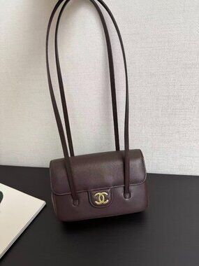 Classic CHANEL Bag: A Stylish and Versatile Choice for Elegance